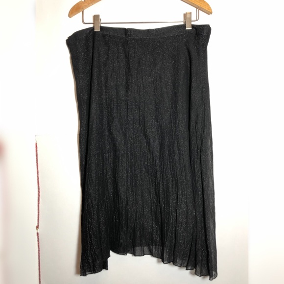 ✨FREE FOR BUNDLE SILVERY BLACK CASUAL SKIRT - Picture 3 of 5